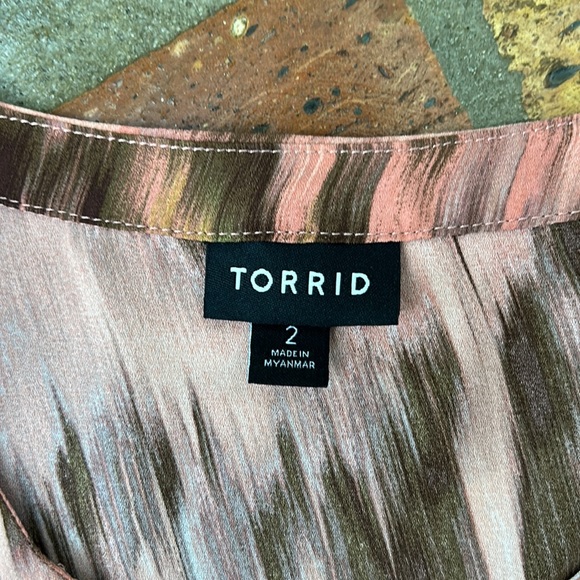 Torrid Georgette Multi Print Split Neck Top sz2X - Picture 7 of 11